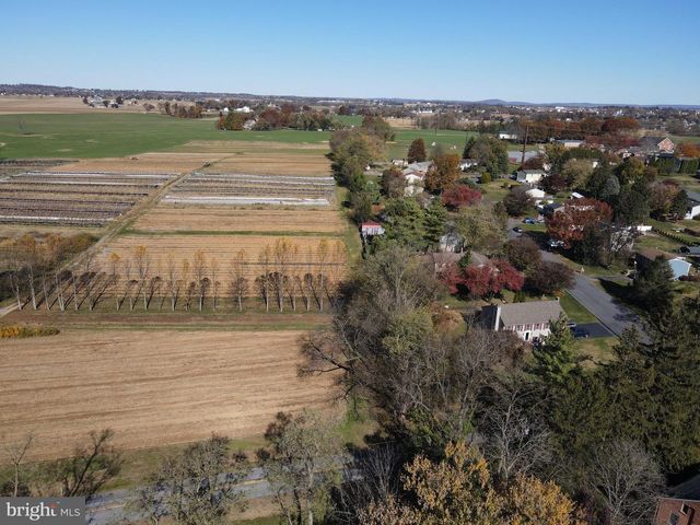 690 KRAYBILL CHURCH RD, Mount Joy, PA 17552