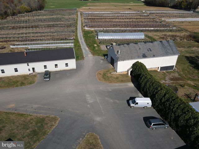 690 KRAYBILL CHURCH RD, Mount Joy, PA 17552