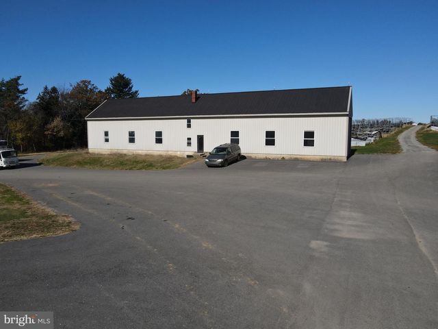 690 KRAYBILL CHURCH RD, Mount Joy, PA 17552