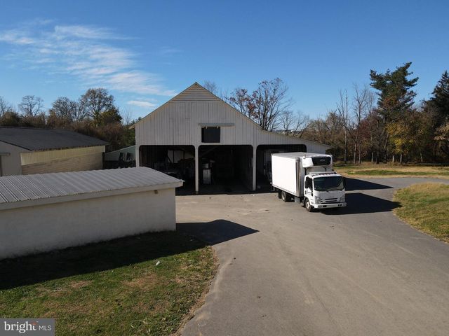 690 KRAYBILL CHURCH RD, Mount Joy, PA 17552