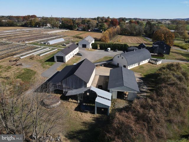 690 KRAYBILL CHURCH RD, Mount Joy, PA 17552