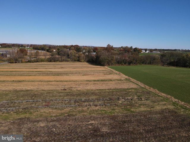 690 KRAYBILL CHURCH RD, Mount Joy, PA 17552