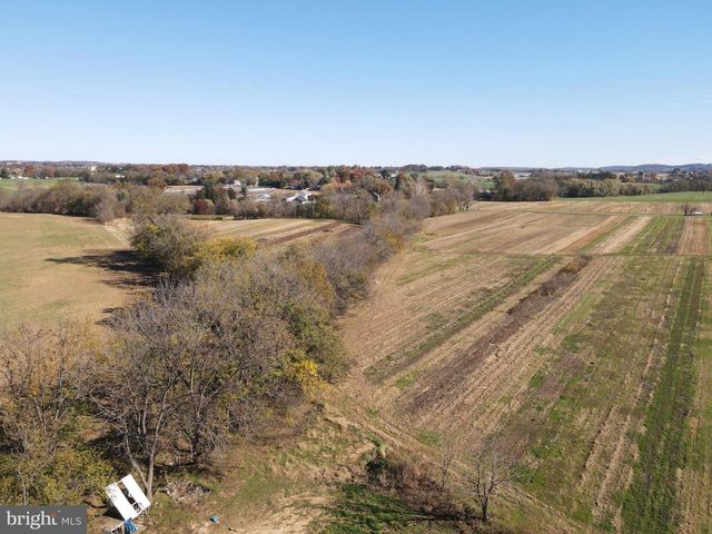 690 KRAYBILL CHURCH RD, Mount Joy, PA 17552