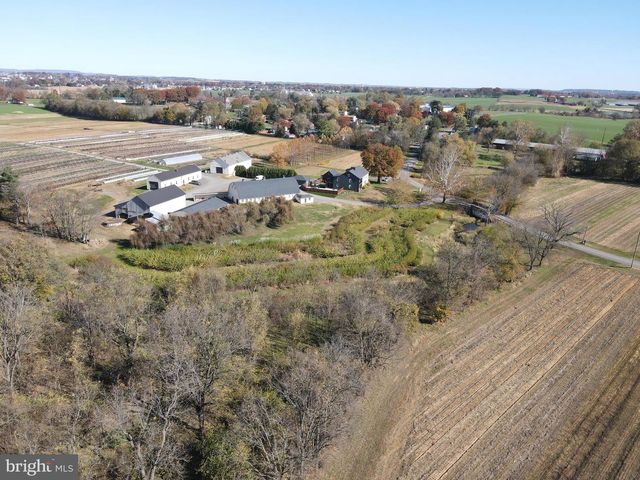 690 KRAYBILL CHURCH RD, Mount Joy, PA 17552