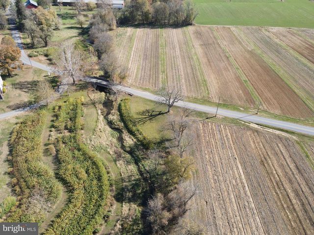 690 KRAYBILL CHURCH RD, Mount Joy, PA 17552