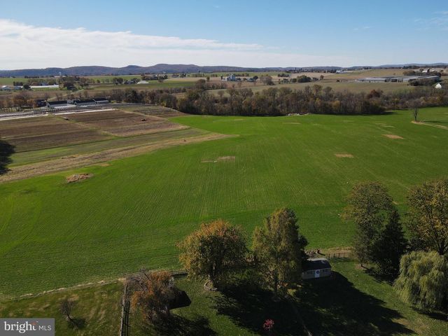 690 KRAYBILL CHURCH RD, Mount Joy, PA 17552