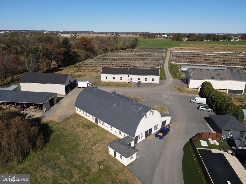 690 KRAYBILL CHURCH RD, Mount Joy, PA 17552