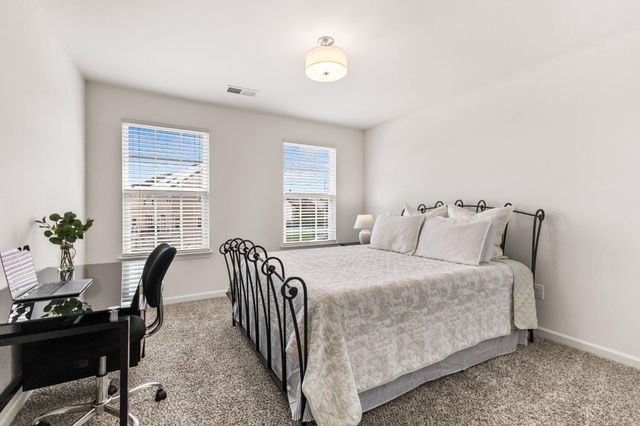 12380 SOUTHINGTON DR, Woodbridge, VA 22192