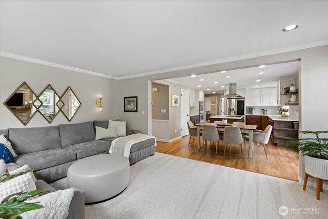 23956 NE 31st Way, Sammamish, WA 98074