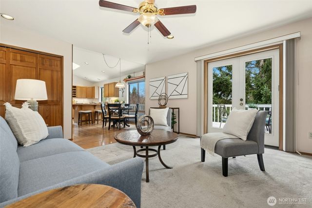 2420 Squak Mountain Loop SW, Issaquah, WA 98027