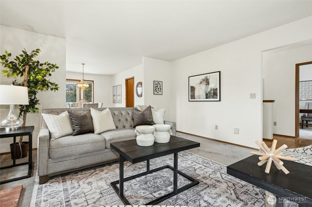 2420 Squak Mountain Loop SW, Issaquah, WA 98027