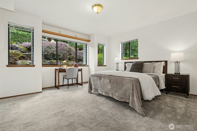 2420 Squak Mountain Loop SW, Issaquah, WA 98027