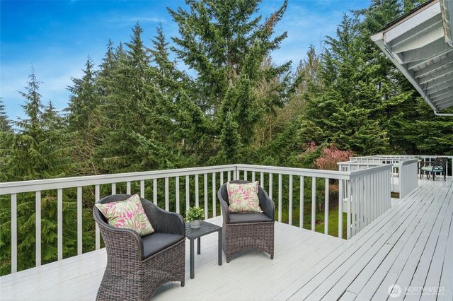 2420 Squak Mountain Loop SW, Issaquah, WA 98027