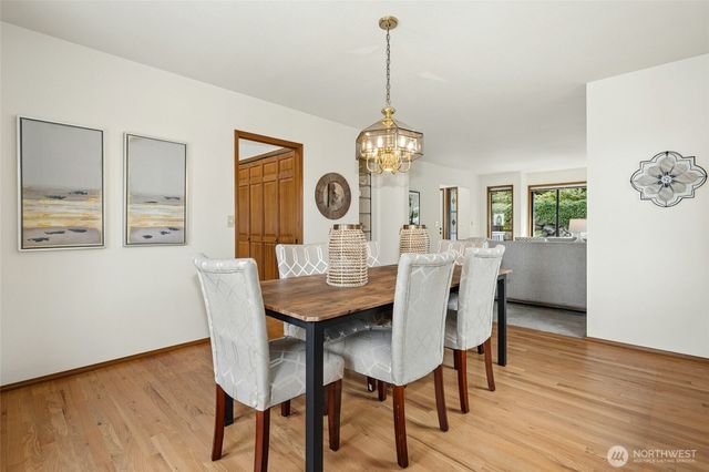 2420 Squak Mountain Loop SW, Issaquah, WA 98027