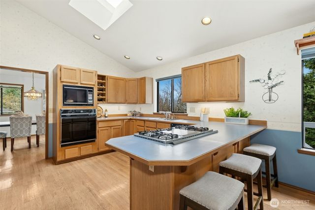 2420 Squak Mountain Loop SW, Issaquah, WA 98027