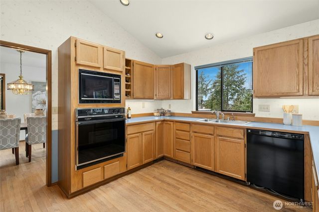 2420 Squak Mountain Loop SW, Issaquah, WA 98027