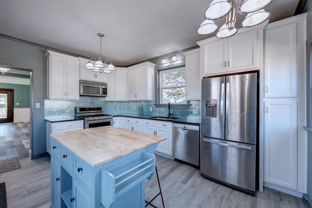 1702 Simpson Ave, Winfield, KS 67156