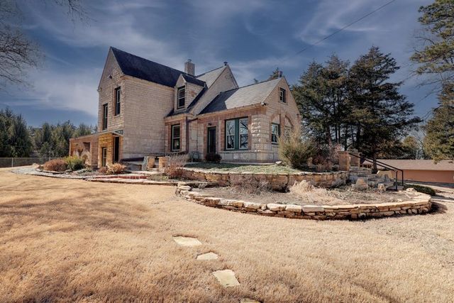 1702 Simpson Ave, Winfield, KS 67156