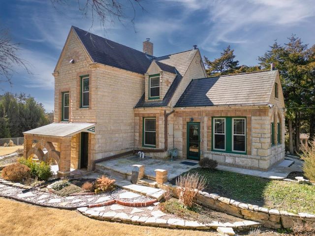 1702 Simpson Ave, Winfield, KS 67156