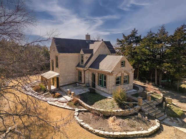 1702 Simpson Ave, Winfield, KS 67156