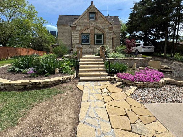 1702 Simpson Ave, Winfield, KS 67156