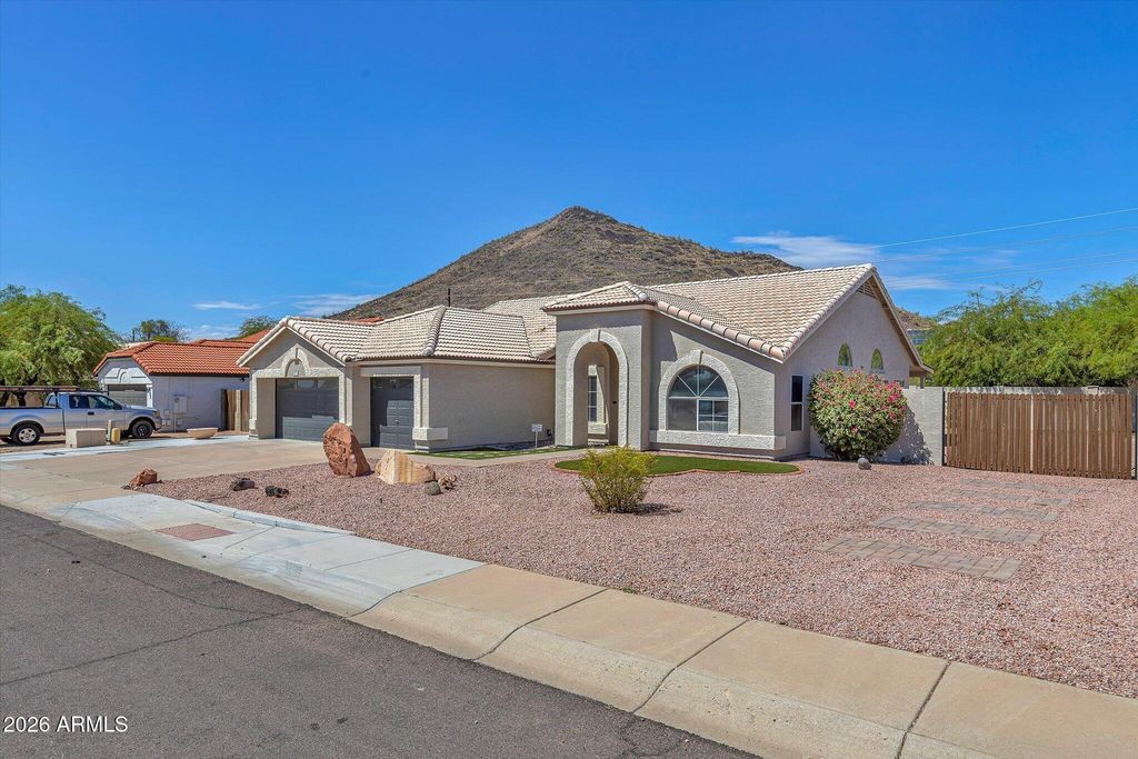 5538 W FALLEN LEAF Lane, Glendale, AZ 85310 — photo 2