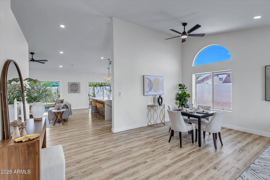5538 W FALLEN LEAF Lane, Glendale, AZ 85310 — photo 5