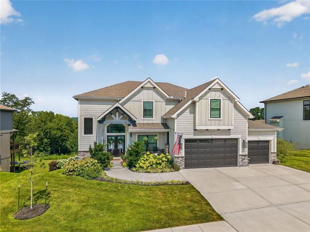 14670 Thousand Oaks Place, Parkville, MO 64152