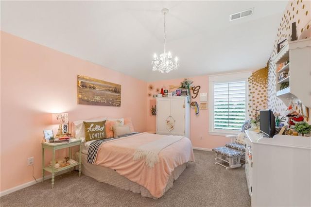 14670 Thousand Oaks Place, Parkville, MO 64152