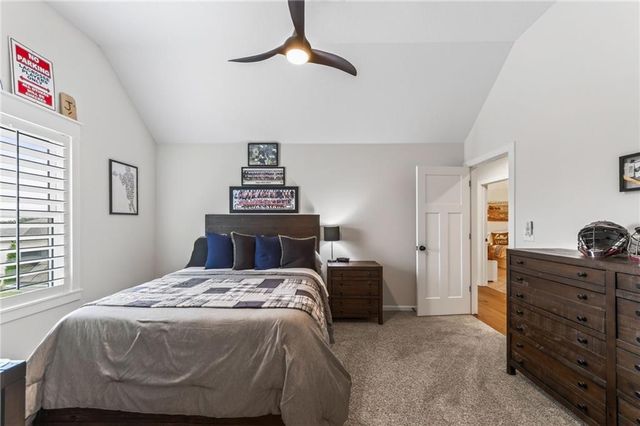 14670 Thousand Oaks Place, Parkville, MO 64152