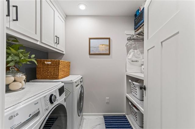 14670 Thousand Oaks Place, Parkville, MO 64152