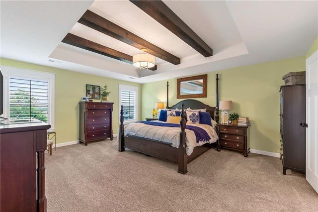 14670 Thousand Oaks Place, Parkville, MO 64152