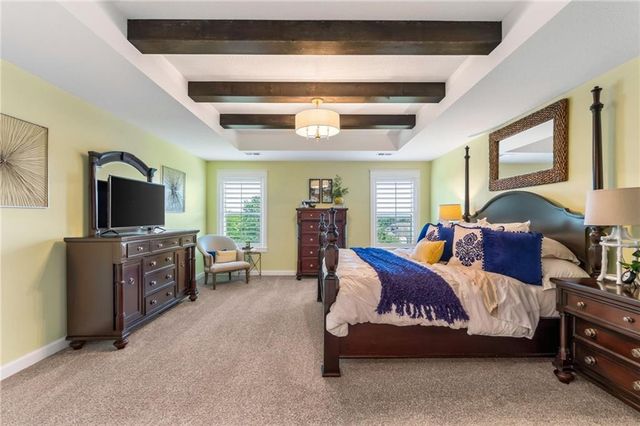 14670 Thousand Oaks Place, Parkville, MO 64152