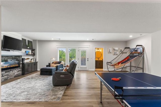 14670 Thousand Oaks Place, Parkville, MO 64152