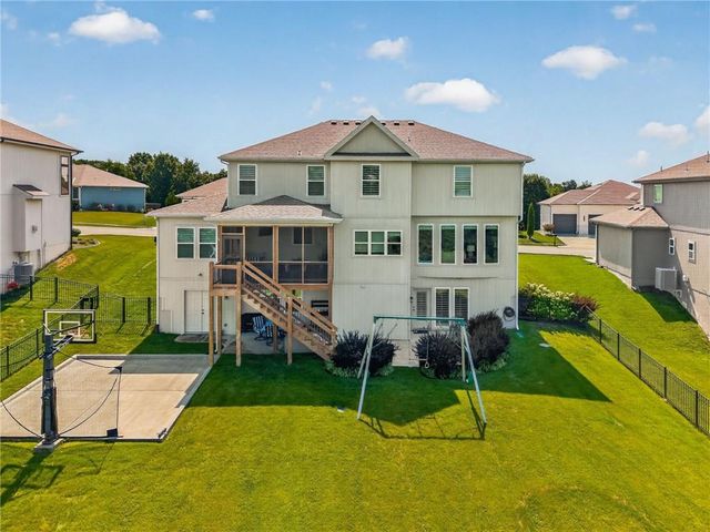 14670 Thousand Oaks Place, Parkville, MO 64152
