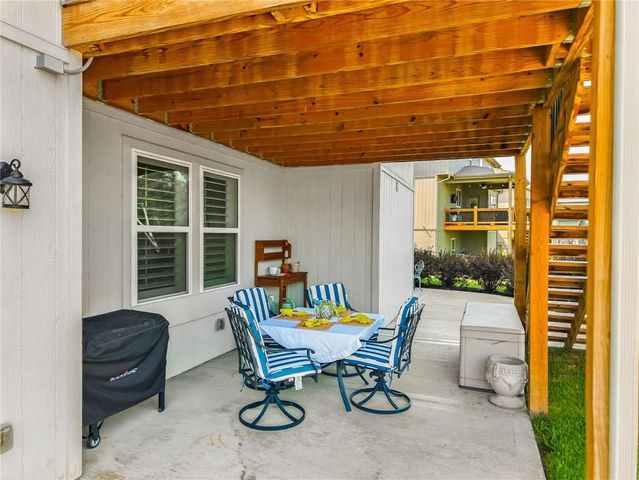 14670 Thousand Oaks Place, Parkville, MO 64152