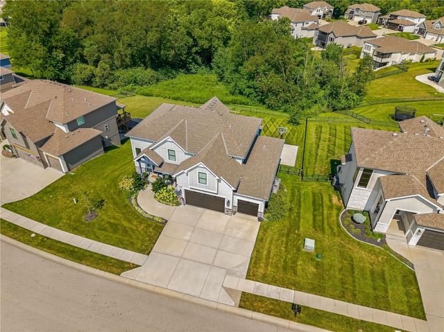 14670 Thousand Oaks Place, Parkville, MO 64152