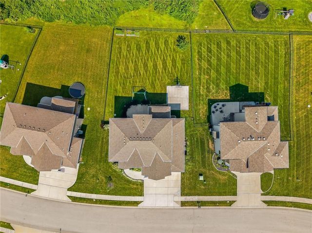 14670 Thousand Oaks Place, Parkville, MO 64152