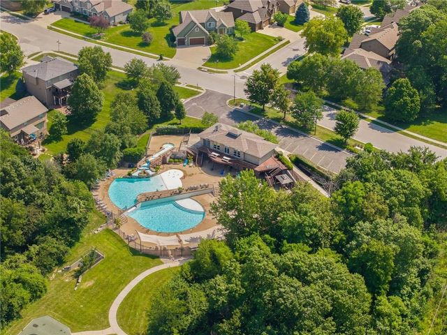 14670 Thousand Oaks Place, Parkville, MO 64152
