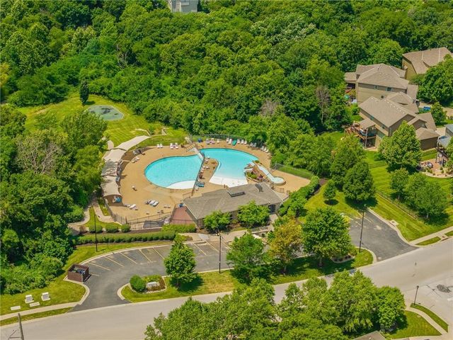 14670 Thousand Oaks Place, Parkville, MO 64152