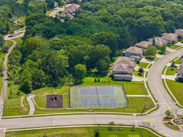 14670 Thousand Oaks Place, Parkville, MO 64152