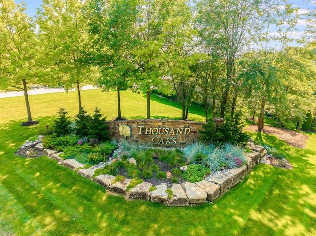 14670 Thousand Oaks Place, Parkville, MO 64152