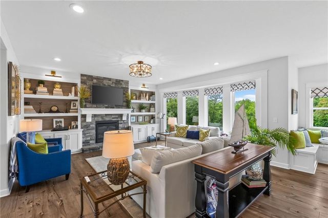 14670 Thousand Oaks Place, Parkville, MO 64152