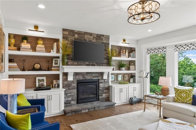 14670 Thousand Oaks Place, Parkville, MO 64152