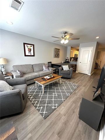 1446 Netherland, Fayetteville, AR 72701