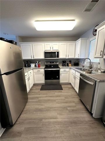 1446 Netherland, Fayetteville, AR 72701