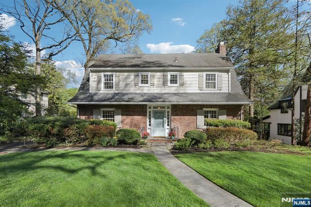 215 Beechwood Road, Ridgewood, NJ 07450