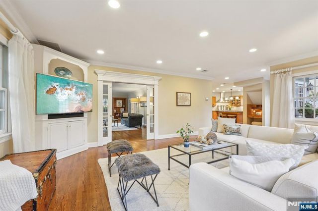 215 Beechwood Road, Ridgewood, NJ 07450