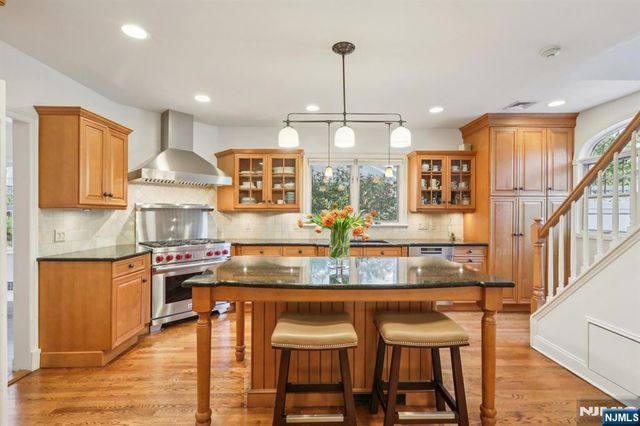 215 Beechwood Road, Ridgewood, NJ 07450