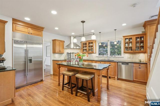 215 Beechwood Road, Ridgewood, NJ 07450